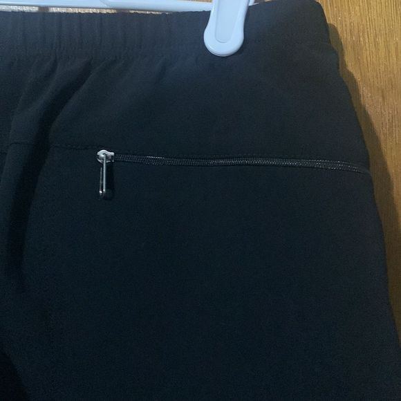 Patagonia Black Hiking Pants tapered tailored leg thigh logo pull on size small - Picture 11 of 12